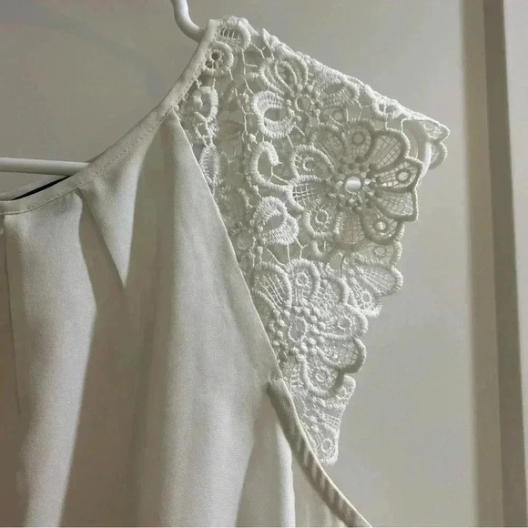 Express Women’s White Lace Sleeveless Blouse Size Small - Picture 8 of 9